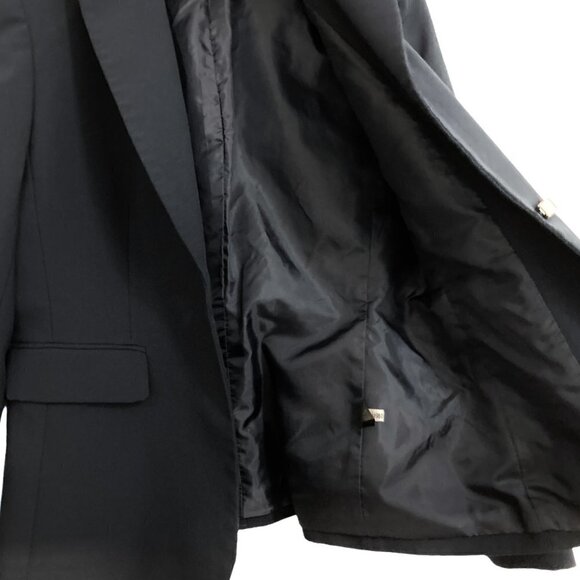 TAHARI Arthur S. Levine Black Blazer with Silver Clasp Closure - Picture 7 of 9